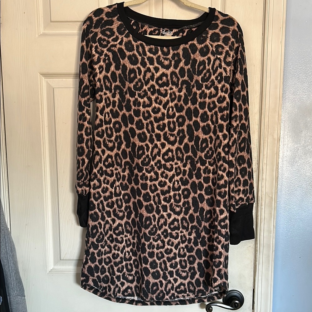 NWT Rene Rofe long sleeve leopard print sleep gown size small
